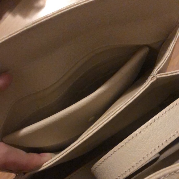 Vintage Gucci Beige Convertible Leather Crossbody Handbag with extra Beige Knob - Picture 6 of 16